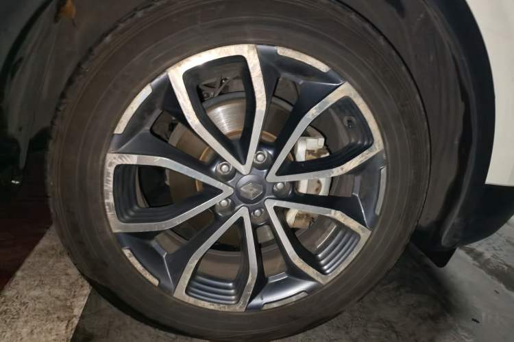 Used Renault Kadjar 2017 2.0L 120th Anniversary Limited Edition Right Front Wheel Hub