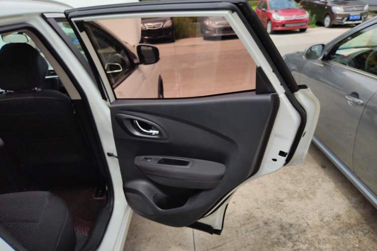 Used Renault Kadjar 2017 2.0L Two-Wheel Drive Comfort Edition Right Rear Door Interior