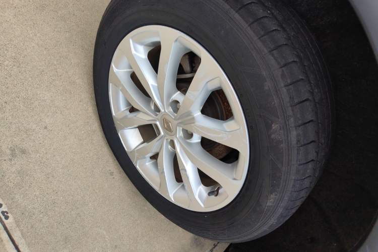 Used Renault Kadjar 2017 2.0L Two-Wheel Drive Comfort Edition Right Rear Wheel Hub