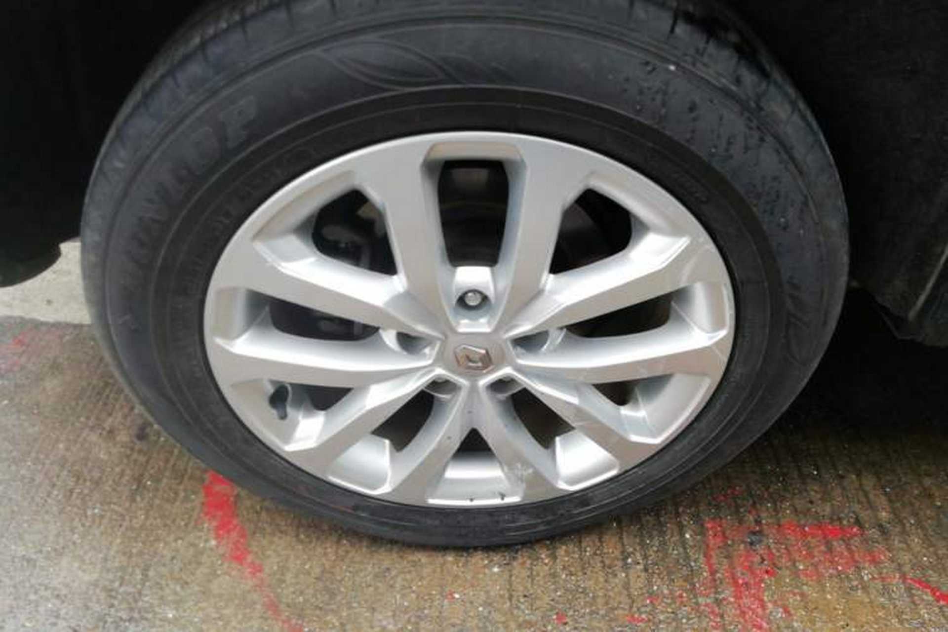 Used Renault Kadjar 2017 2.0L Two-Wheel Drive Comfort Edition Right Rear Wheel Hub