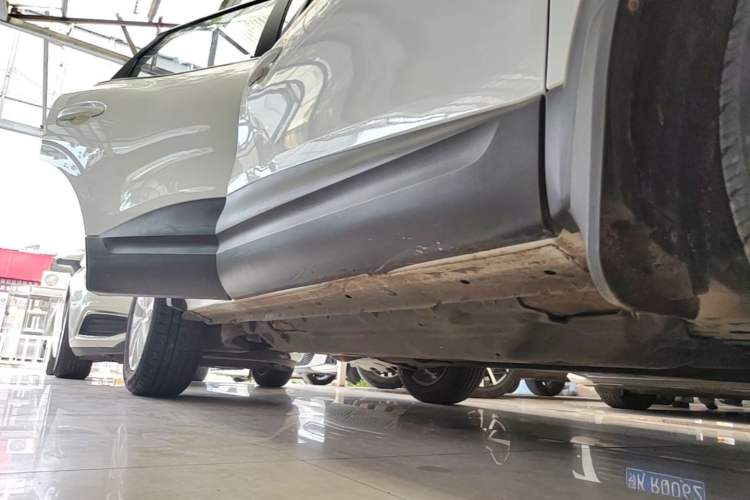 Used Renault Kadjar 2017 2.0L Two-Wheel Drive Comfort Edition Right Side Sill