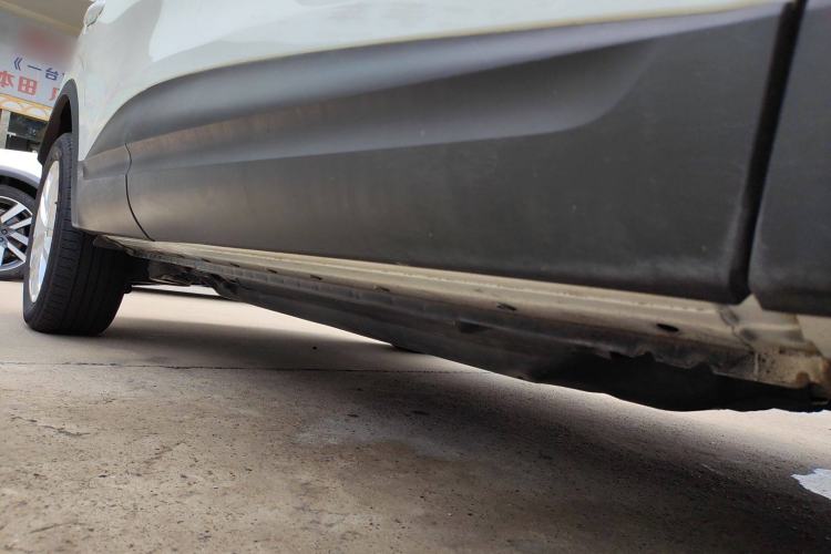 Used Renault Kadjar 2017 2.0L Two-Wheel Drive Comfort Edition Right Side Sill