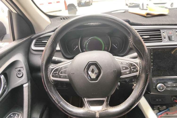 Used Renault Kadjar 2017 2.0L Two-Wheel Drive Comfort Edition Steering Wheel