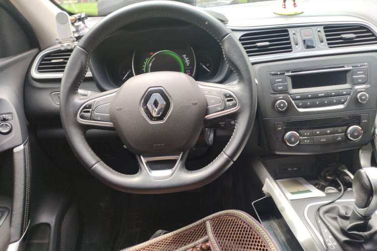 Used Renault Kadjar 2017 2.0L Two-Wheel Drive Comfort Edition Steering Wheel