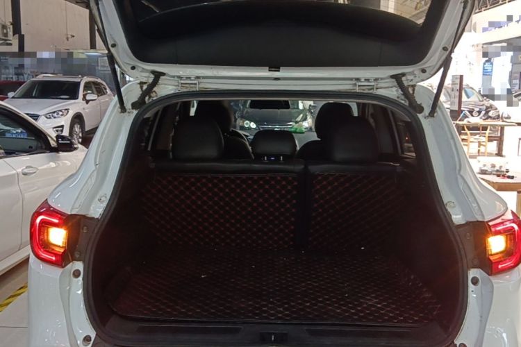 Used Renault Kadjar 2017 2.0L Two-Wheel Drive Comfort Edition Trunk