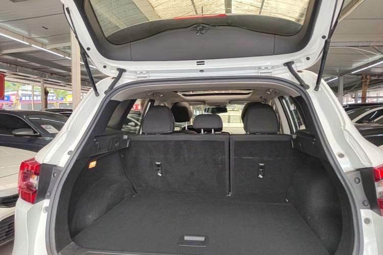 Used Renault Kadjar 2017 2.0L Two-Wheel Drive Comfort Edition Trunk