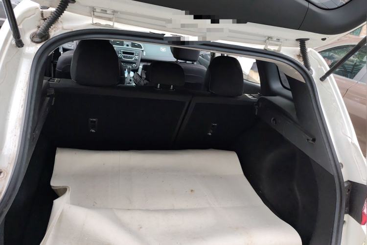 Used Renault Kadjar 2017 2.0L Two-Wheel Drive Comfort Edition Trunk