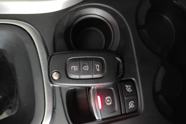 Used Renault Kadjar 2017 2.0L Two-Wheel-Drive Leading Edition Vehicle Key