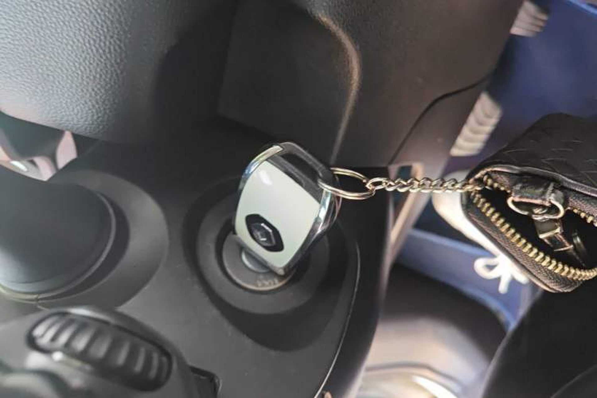 Used Renault Kadjar 2017 2.0L Two-Wheel-Drive Leading Edition Vehicle Key