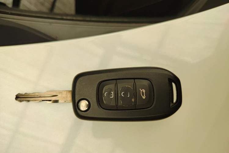 Used Renault Kadjar 2017 2.0L Two-Wheel Drive Comfort Edition Vehicle Key