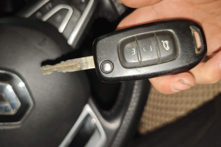 Used Renault Kadjar 2017 2.0L Two-Wheel Drive Comfort Edition Vehicle Key