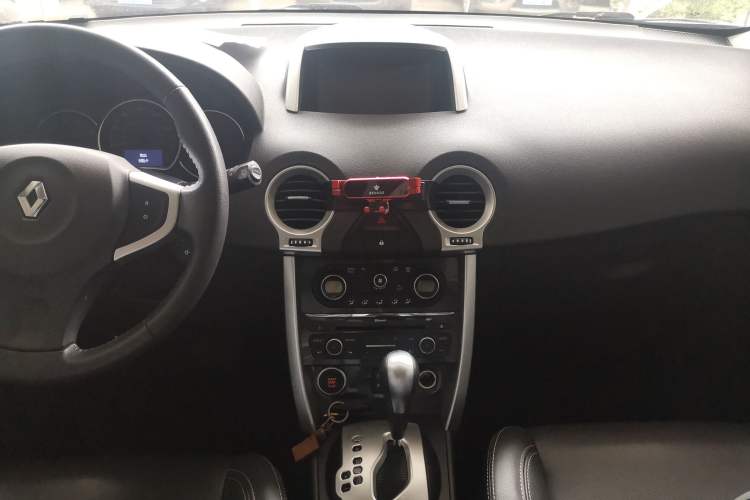 Used Renault Koleos 2014 Revised Version 2.0L Two-Wheel Drive Fashion Edition Audio And AC Panel