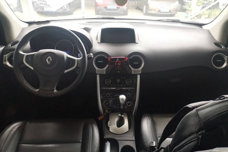 Used Renault Koleos 2014 Revised Version 2.0L Two-Wheel Drive Fashion Edition Center Console