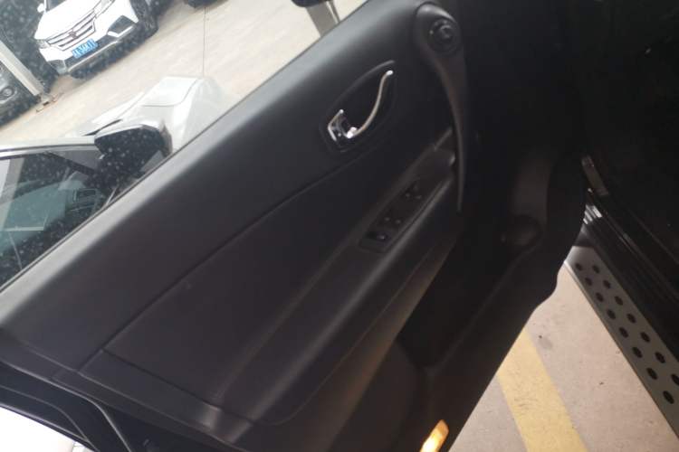 Used Renault Koleos 2014 Revised Version 2.0L Two-Wheel Drive Fashion Edition Left Front Door Interior