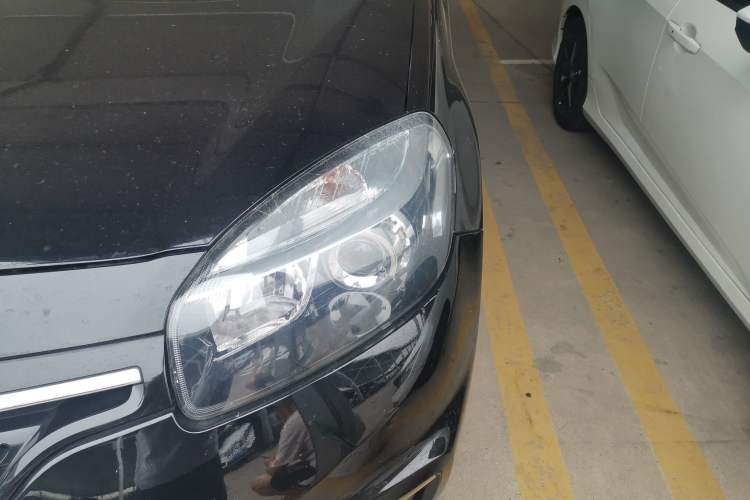 Used Renault Koleos 2014 Revised Version 2.0L Two-Wheel Drive Fashion Edition Left Front Headlight