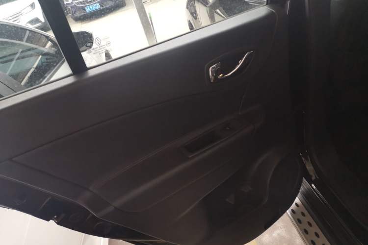Used Renault Koleos 2014 Revised Version 2.0L Two-Wheel Drive Fashion Edition Left Rear Door Interior