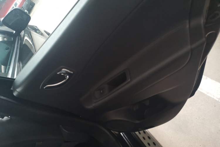 Used Renault Koleos 2014 Revised Version 2.0L Two-Wheel Drive Fashion Edition Right Rear Door Interior