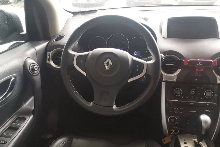 Used Renault Koleos 2014 Revised Version 2.0L Two-Wheel Drive Fashion Edition Steering Wheel