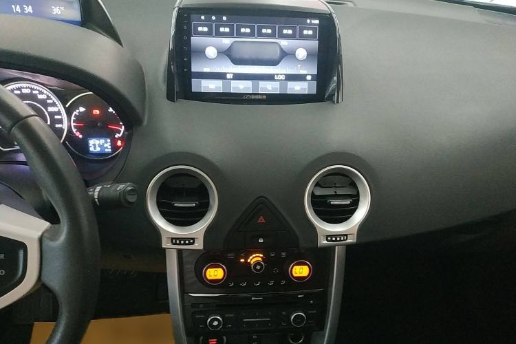Used Renault Koleos 2014 Revised Version 2.0L Two-Wheel Drive Fashion Edition Audio And AC Panel