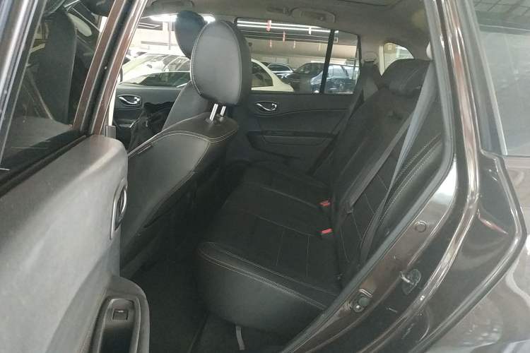 Used Renault Koleos 2014 Revised Version 2.0L Two-Wheel Drive Fashion Edition Interior 2
