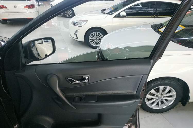 Used Renault Koleos 2014 Revised Version 2.0L Two-Wheel Drive Fashion Edition Interior 3