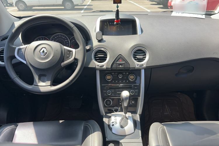 Used Renault Koleos 2014 Revised Version 2.0L Two-Wheel Drive Fashion Edition Interior 3