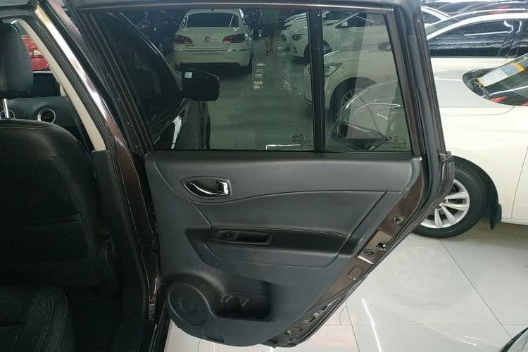 Used Renault Koleos 2014 Revised Version 2.0L Two-Wheel Drive Fashion Edition Interior 4