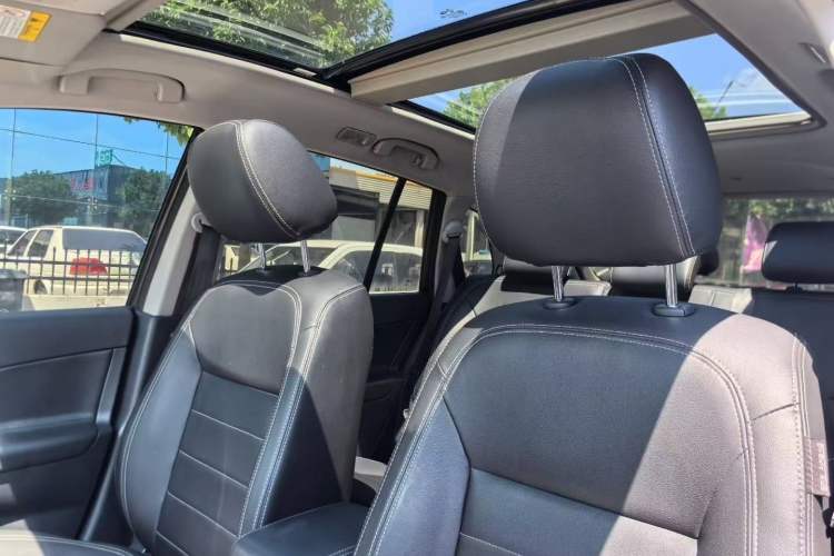 Used Renault Koleos 2014 Revised Version 2.0L Two-Wheel Drive Fashion Edition Interior 7