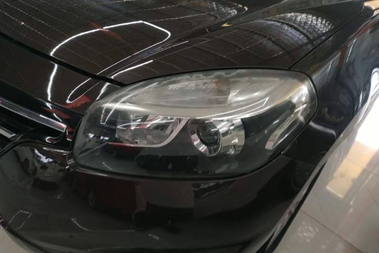 Used Renault Koleos 2014 Revised Version 2.0L Two-Wheel Drive Fashion Edition Left Front Headlight