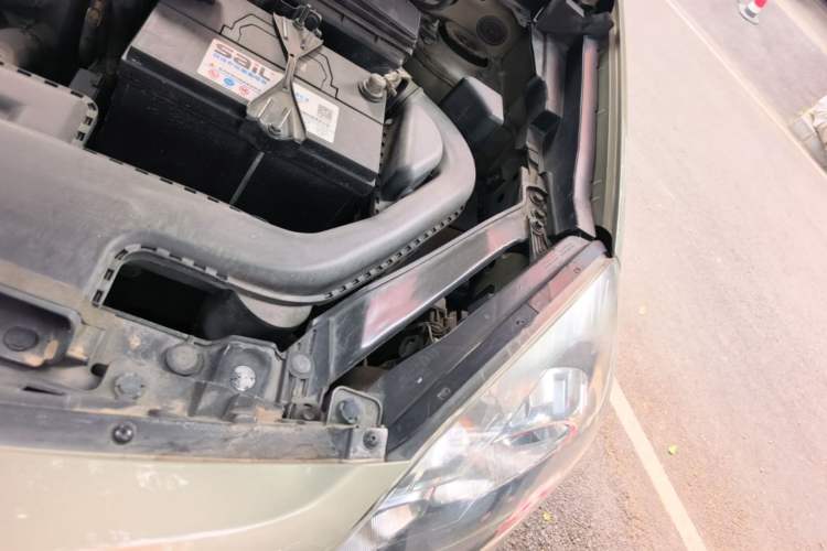 Used Renault Koleos 2009 2.5L Two-Wheel Drive Comfort Version Engine Bay Left