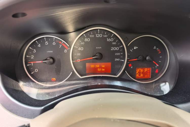 Used Renault Koleos 2009 2.5L Two-Wheel Drive Comfort Version Odometer Close Up