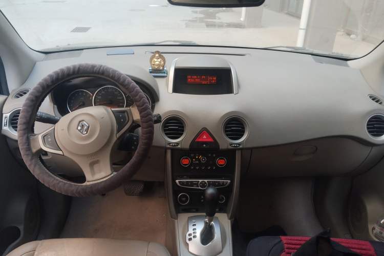 Used Renault Koleos 2009 2.5L Two-Wheel Drive Comfort Version Audio And AC Panel