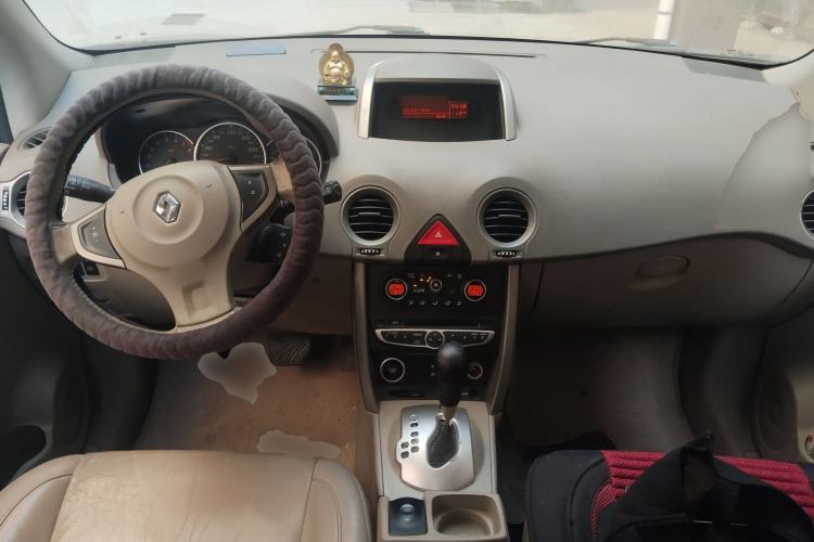 Used Renault Koleos 2009 2.5L Two-Wheel Drive Comfort Version Center Console