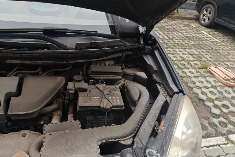 Used Renault Koleos 2009 2.5L Two-Wheel Drive Luxury Version Engine Bay Left