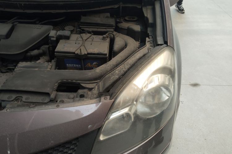 Used Renault Koleos 2009 2.5L Two-Wheel Drive Comfort Version Engine Bay Left