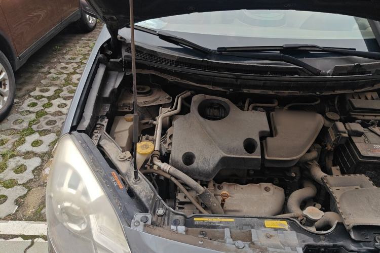 Used Renault Koleos 2009 2.5L Two-Wheel Drive Luxury Version Engine Bay Right