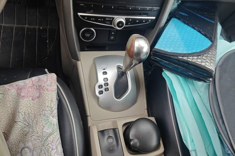 Used Renault Koleos 2009 2.5L Two-Wheel Drive Luxury Version Gear Lever