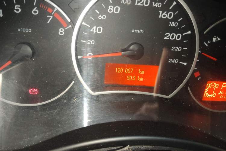 Used Renault Koleos 2009 2.5L Two-Wheel Drive Comfort Version Odometer Close Up