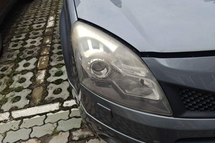 Used Renault Koleos 2009 2.5L Two-Wheel Drive Luxury Version Right Front Headlight