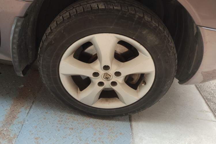 Used Renault Koleos 2009 2.5L Two-Wheel Drive Comfort Version Right Front Wheel Hub