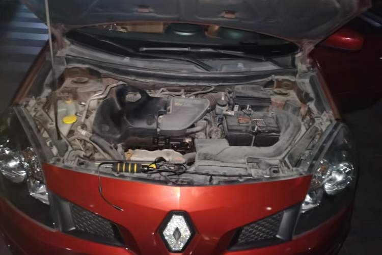 Used Renault Koleos 2009 2.5L Two-Wheel Drive Comfort Version Engine Bay