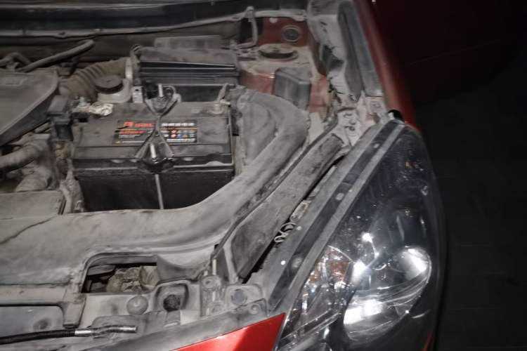 Used Renault Koleos 2009 2.5L Two-Wheel Drive Comfort Version Engine Bay Left