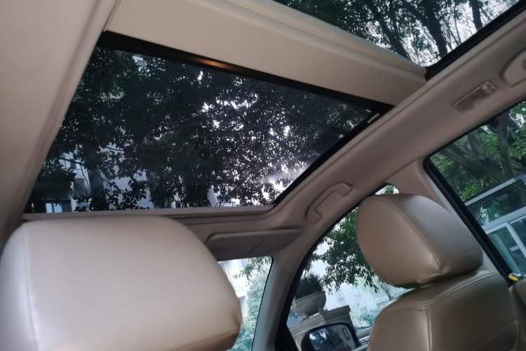 Used Renault Koleos 2009 2.5L Two-Wheel Drive Comfort Version Headliner