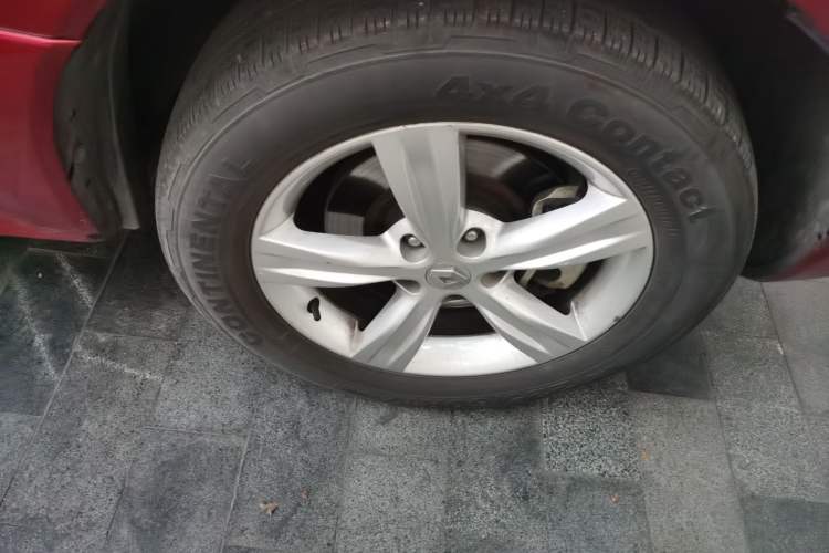 Used Renault Koleos 2009 2.5L Two-Wheel Drive Comfort Version Right Front Wheel Hub