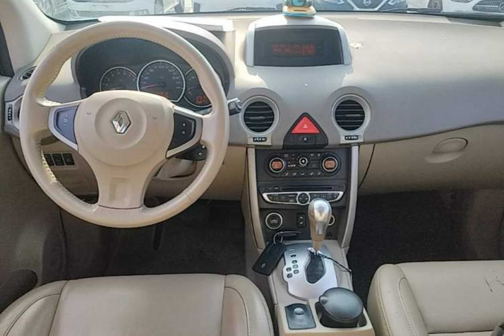 Used Renault Koleos 2009 2.5L Two-Wheel Drive Luxury Version Center Console
