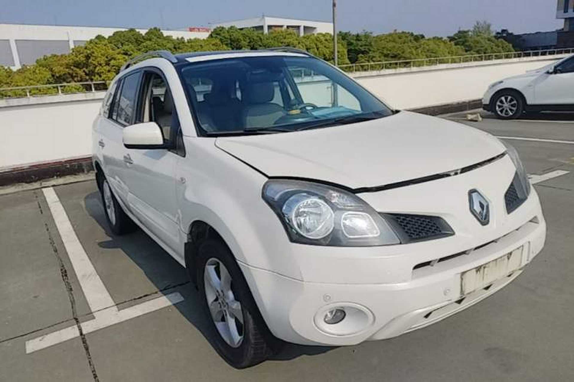 Used Renault Koleos 2009 2.5L Two-Wheel Drive Luxury Version Front Right 45 Deg