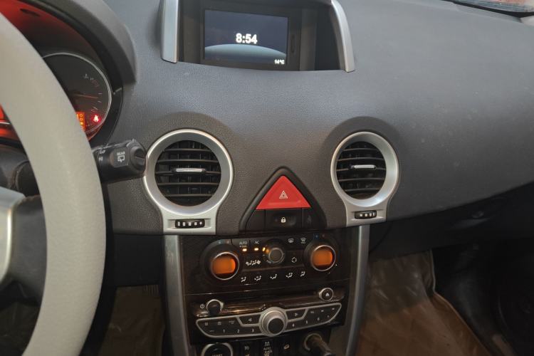 Used Renault Koleos 2010 2.5L 4x4 Comfort Edition Audio And AC Panel