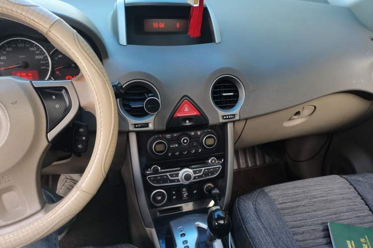 Used Renault Koleos 2010 2.5L 4x4 Comfort Edition Audio And AC Panel