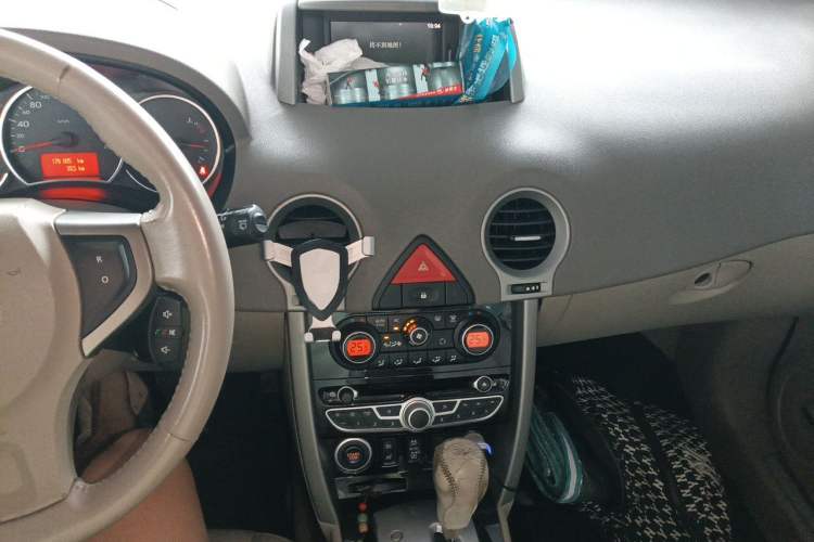Used Renault Koleos 2010 2.5L 4x4 Comfort Edition Audio And AC Panel
