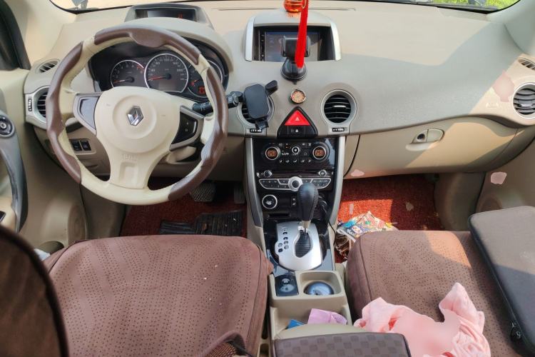 Used Renault Koleos 2010 2.5L 4x4 Comfort Edition Center Console